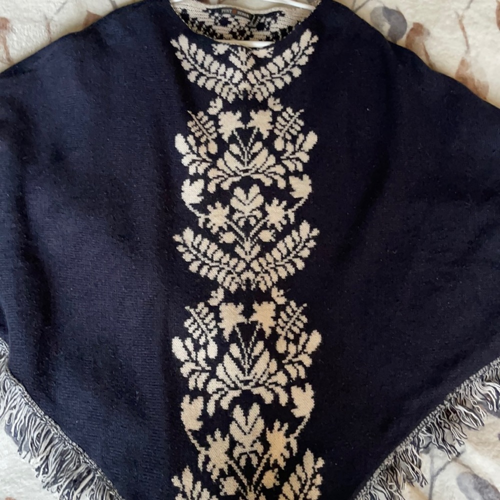 Wool punchos dark blue and off white
